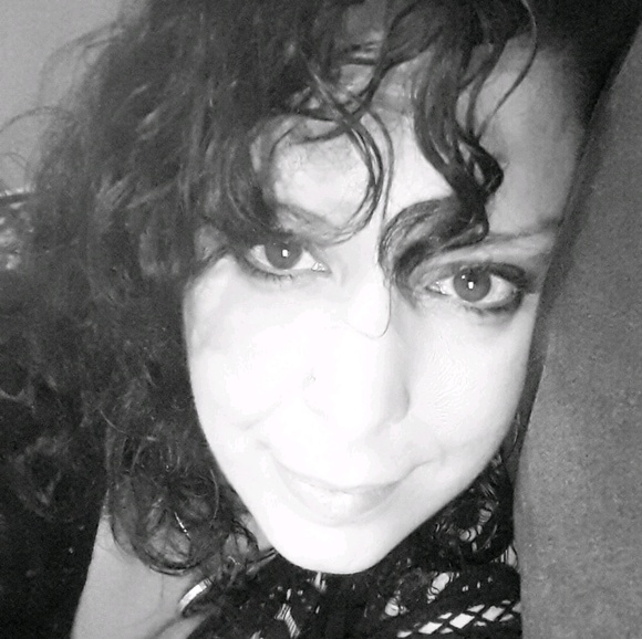 Meet your Posher, Jen - Picture 2 of 4